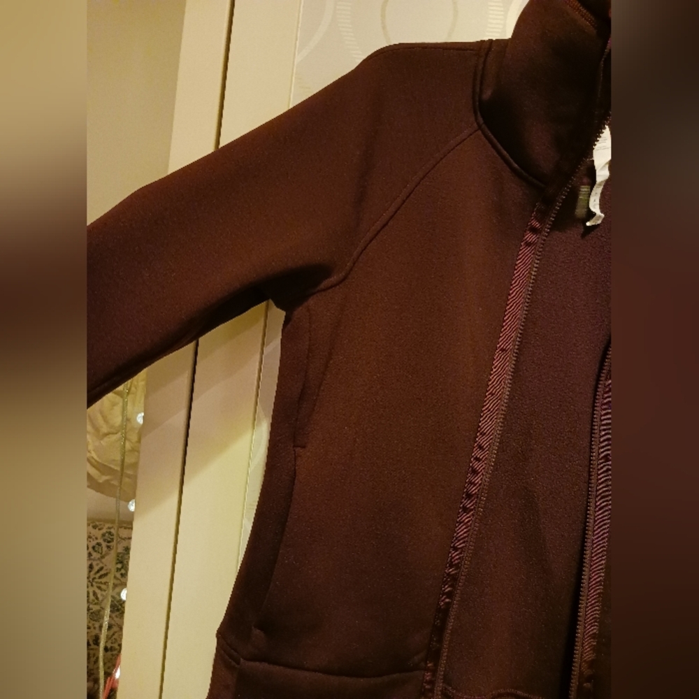 Lululemon Athletica Deep Purple Lightweight Jacket EUC Barely Worn - Picture 11 of 14
